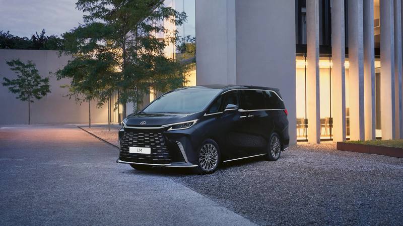 Lexus LM 2026