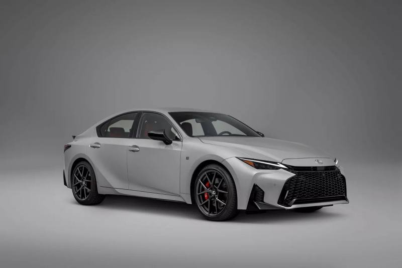 Lexus IS 2026