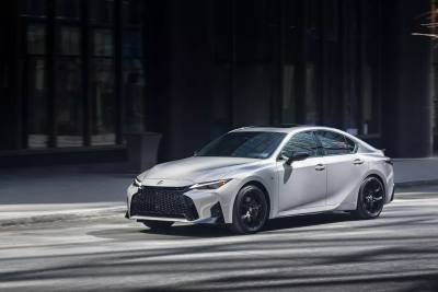 Lexus IS 2026 3